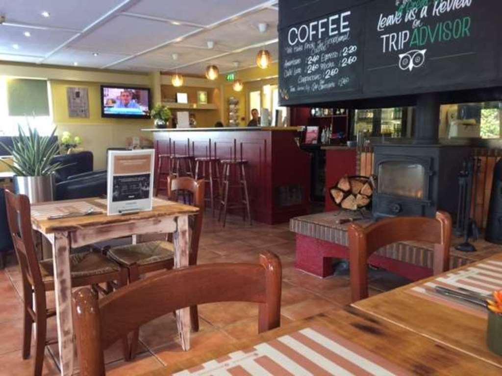 Campanile Hotel Вейкфілд Ресторан фото
