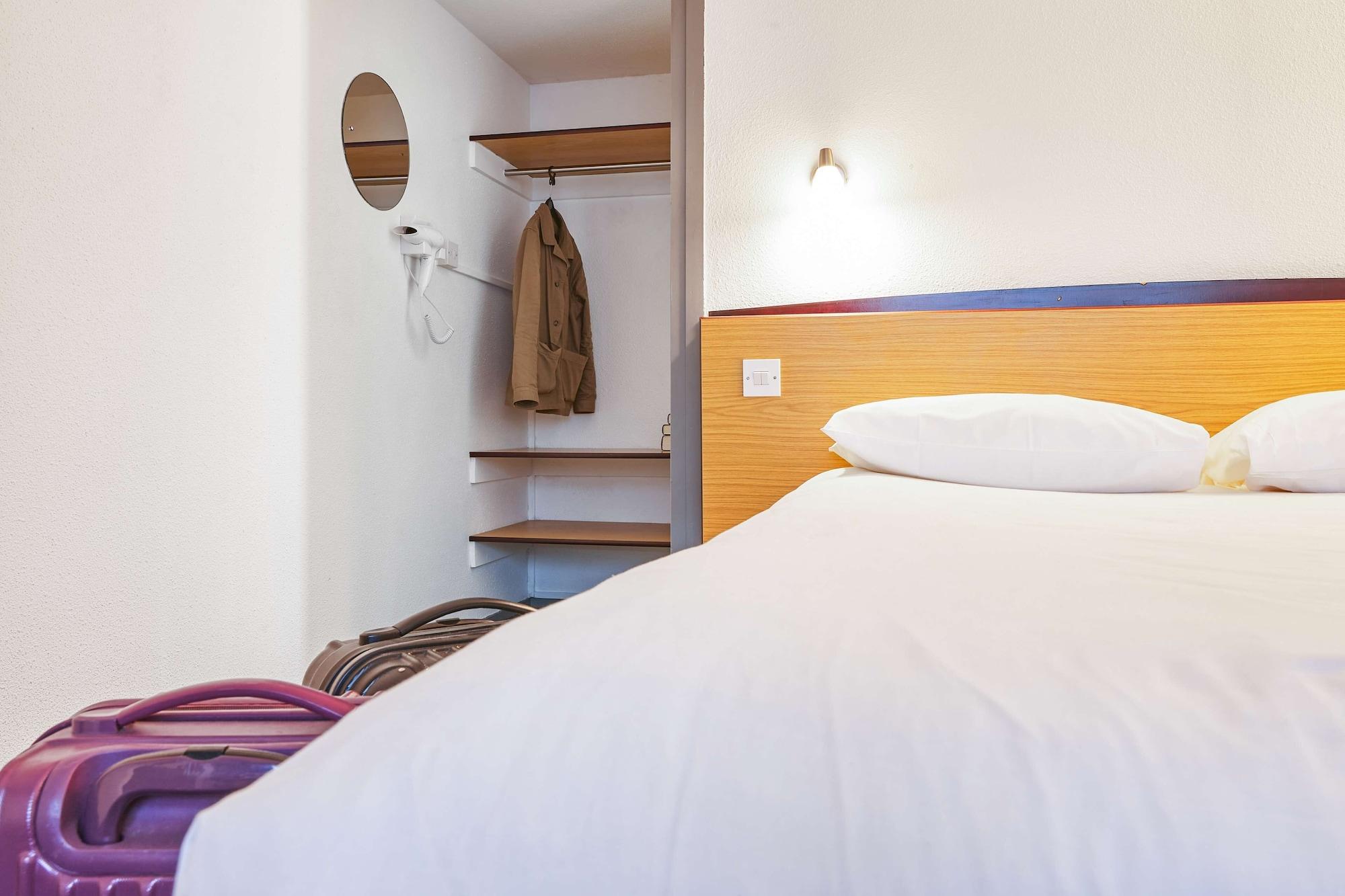 Campanile Hotel Вейкфілд Екстер'єр фото