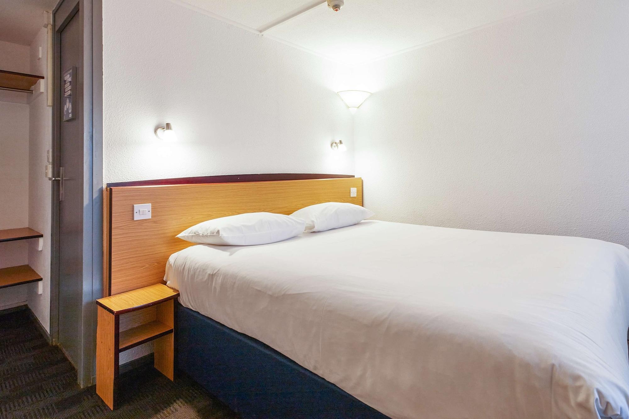 Campanile Hotel Вейкфілд Екстер'єр фото