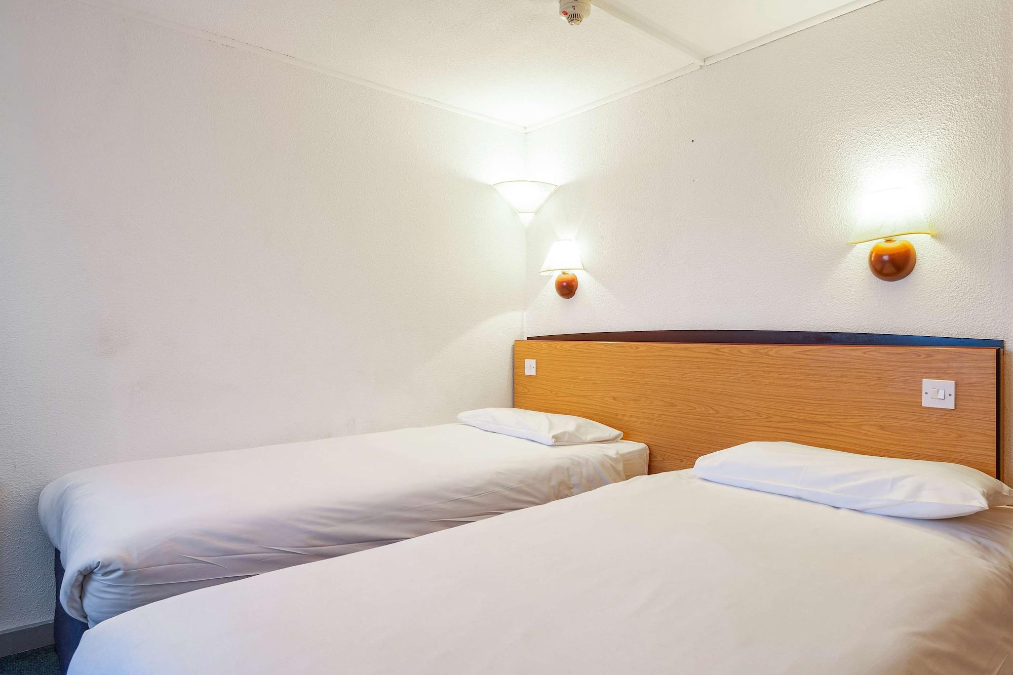 Campanile Hotel Вейкфілд Екстер'єр фото