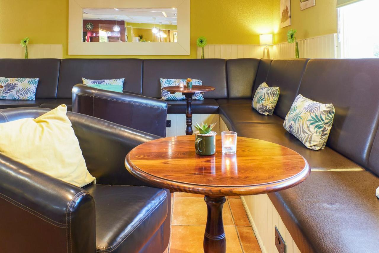 Campanile Hotel Вейкфілд Екстер'єр фото
